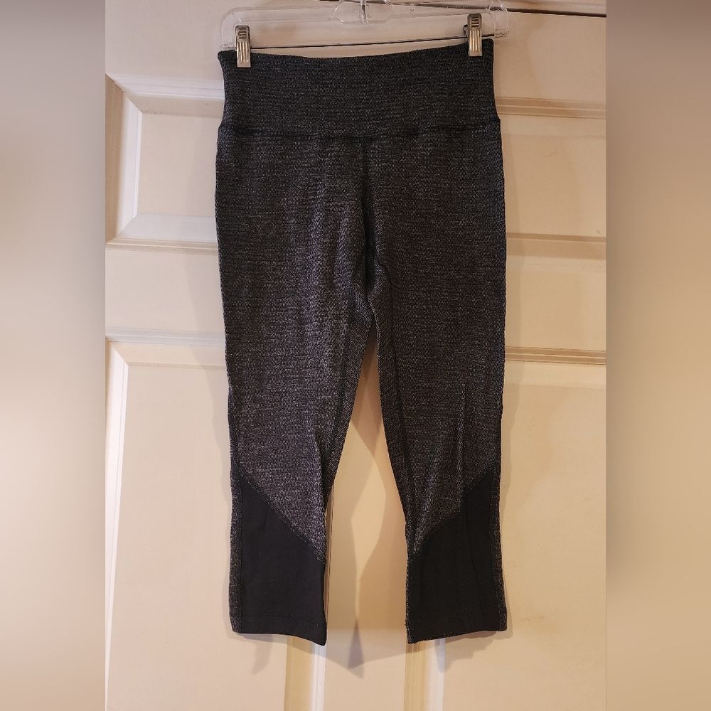 Lululemon warm gray cropped leggings size 6
